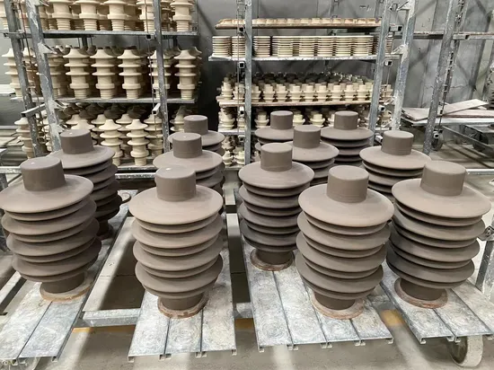 伝送線路用磁器線路絶縁体